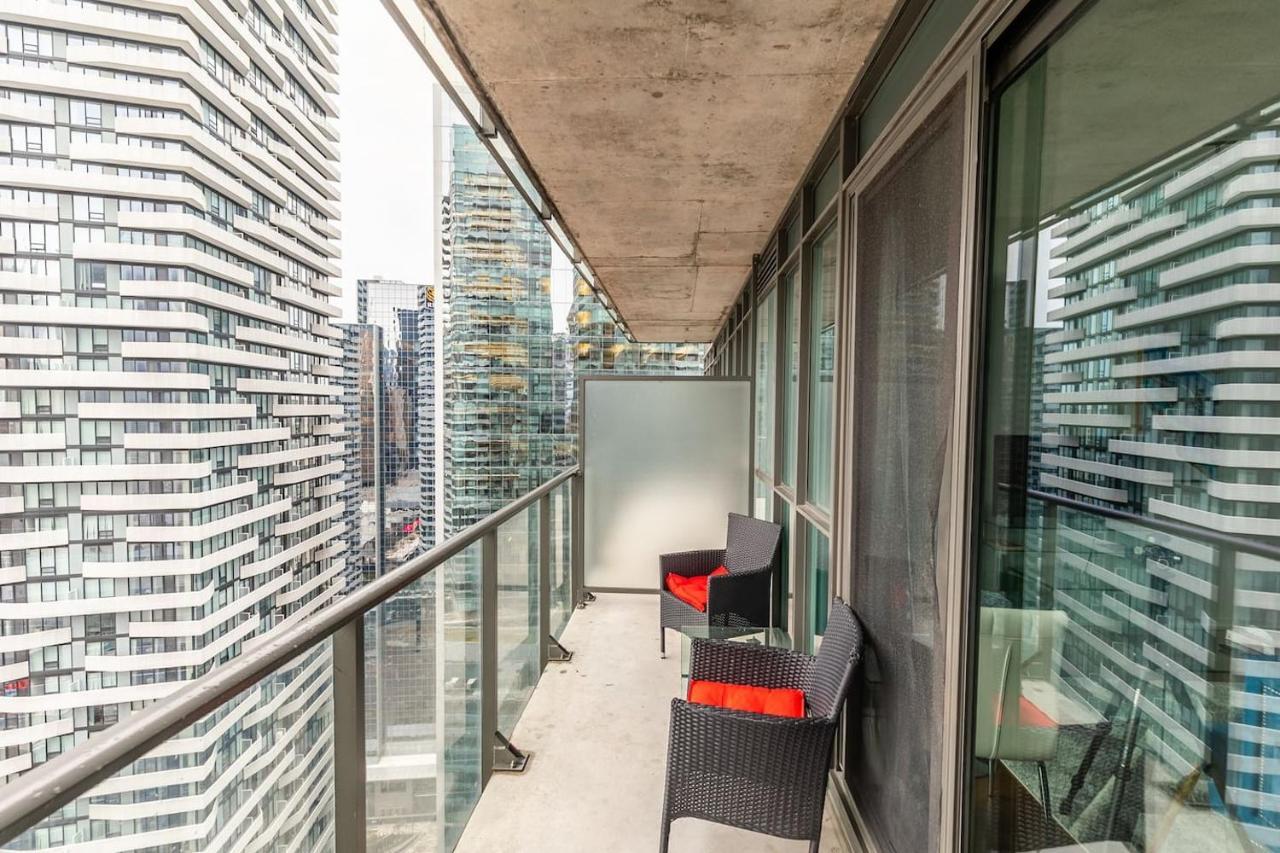 Apartmán Gorgeous 1Br W/Parking Across The Scotiabank Arena Toronto Exteriér fotografie