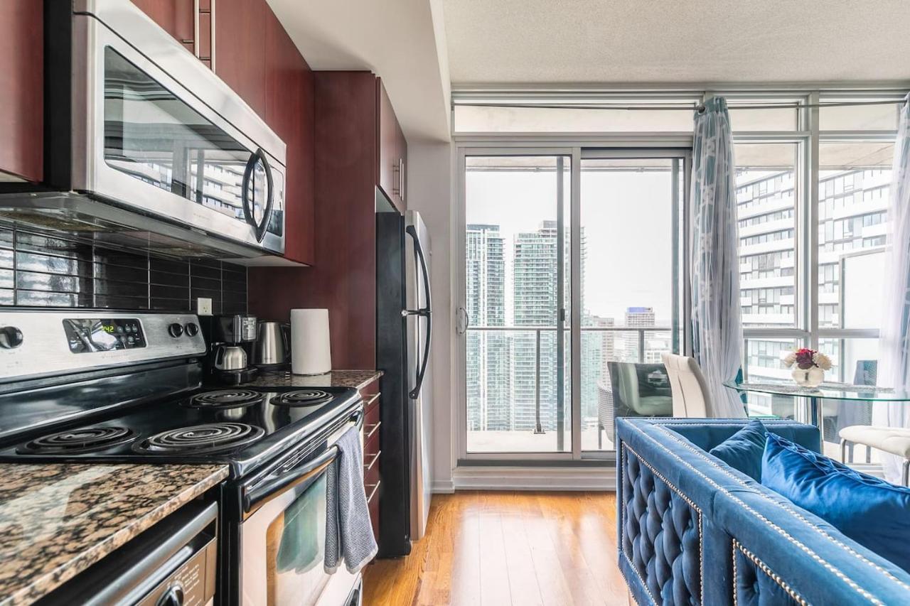 Apartmán Gorgeous 1Br W/Parking Across The Scotiabank Arena Toronto Exteriér fotografie
