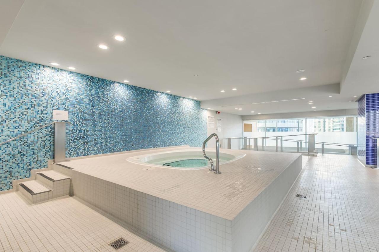 Apartmán Gorgeous 1Br W/Parking Across The Scotiabank Arena Toronto Exteriér fotografie