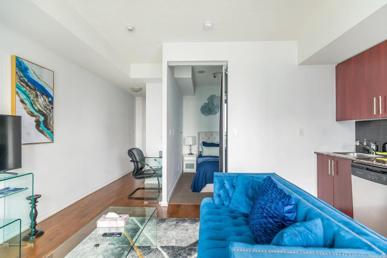 Apartmán Gorgeous 1Br W/Parking Across The Scotiabank Arena Toronto Exteriér fotografie