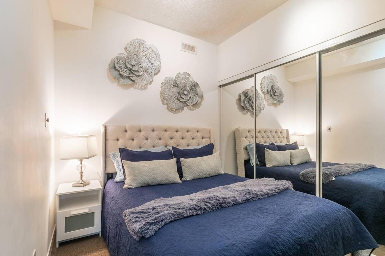 Apartmán Gorgeous 1Br W/Parking Across The Scotiabank Arena Toronto Exteriér fotografie