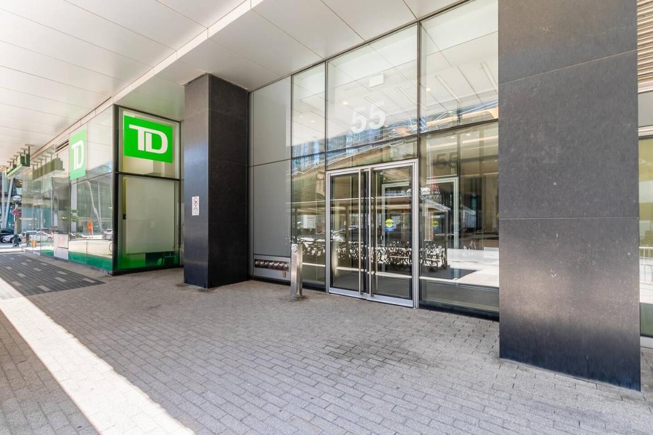 Apartmán Gorgeous 1Br W/Parking Across The Scotiabank Arena Toronto Exteriér fotografie