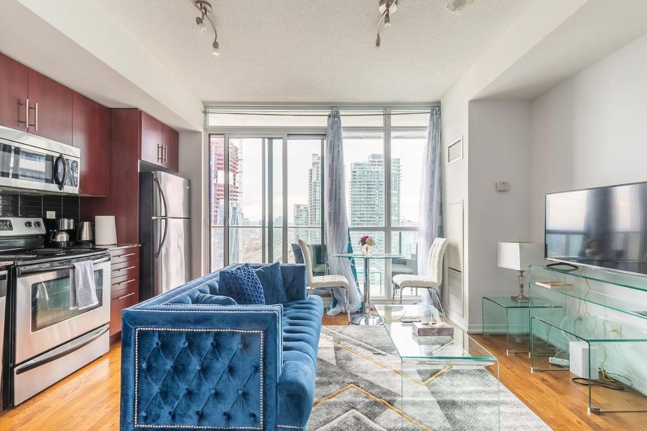 Apartmán Gorgeous 1Br W/Parking Across The Scotiabank Arena Toronto Exteriér fotografie