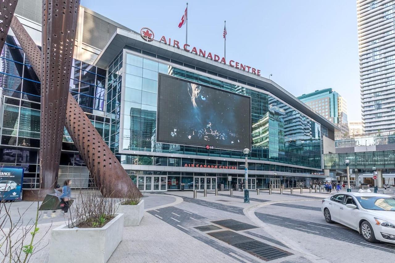 Apartmán Gorgeous 1Br W/Parking Across The Scotiabank Arena Toronto Exteriér fotografie